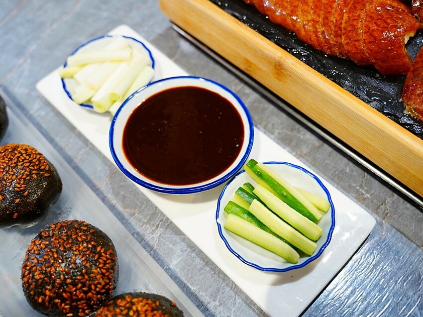 台南市善化區LA 墨川四川樟茶烤鴨 樟茶烤鴨必吃！台南烤鴨餐廳TOP首選｜2025台南聚餐推薦