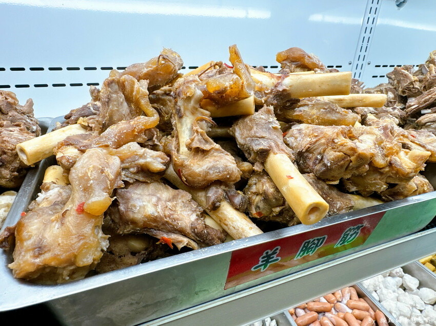 台中羊肉爐吃到飽，當月壽星只要500元，超過60種食材隨你吃，羊肋排、羊大骨、羊腳筋超驚艷