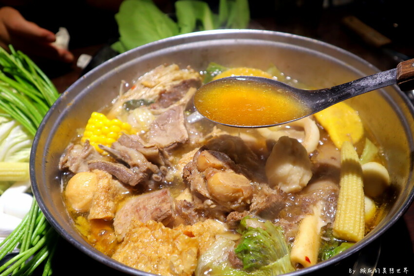 台中羊肉爐吃到飽，當月壽星只要500元，超過60種食材隨你吃，羊肋排、羊大骨、羊腳筋超驚艷