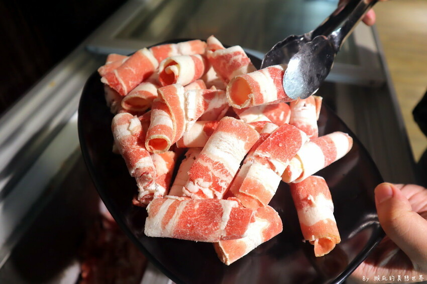 台中羊肉爐吃到飽，當月壽星只要500元，超過60種食材隨你吃，羊肋排、羊大骨、羊腳筋超驚艷