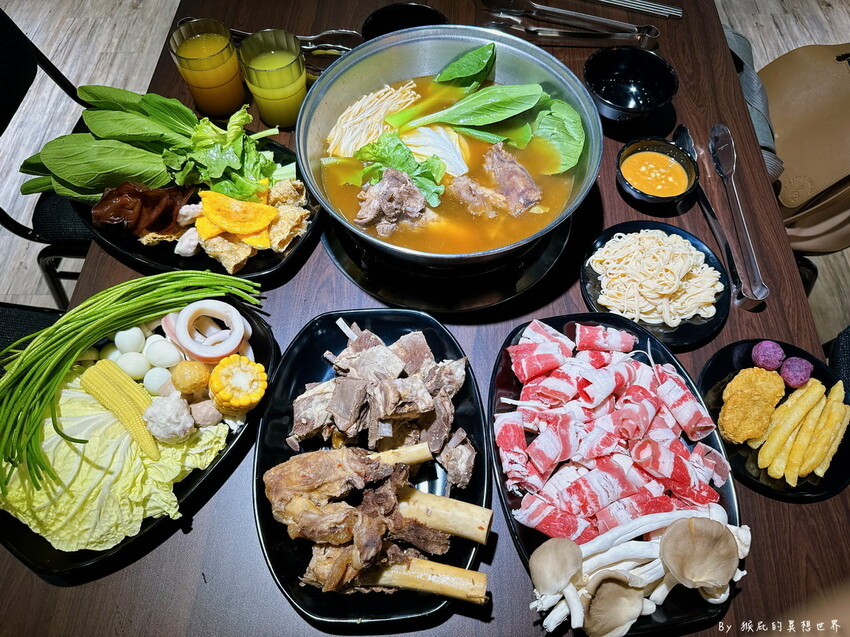 台中羊肉爐吃到飽，當月壽星只要500元，超過60種食材隨你吃，羊肋排、羊大骨、羊腳筋超驚艷