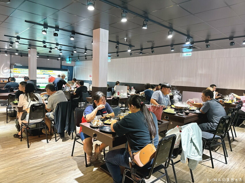 台中羊肉爐吃到飽，當月壽星只要500元，超過60種食材隨你吃，羊肋排、羊大骨、羊腳筋超驚艷