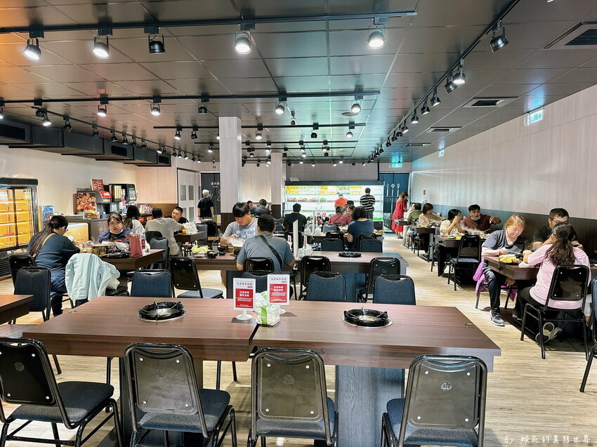 台中羊肉爐吃到飽，當月壽星只要500元，超過60種食材隨你吃，羊肋排、羊大骨、羊腳筋超驚艷