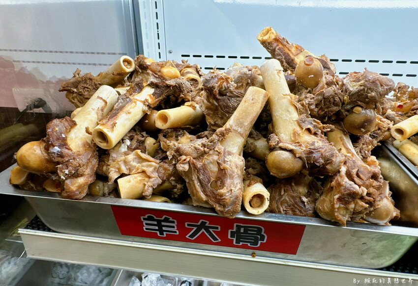 台中羊肉爐吃到飽，當月壽星只要500元，超過60種食材隨你吃，羊肋排、羊大骨、羊腳筋超驚艷