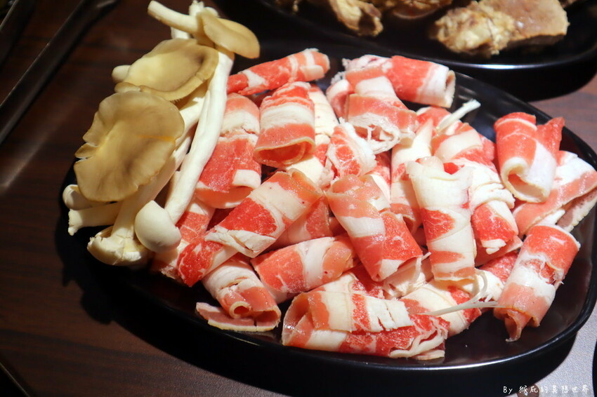 台中羊肉爐吃到飽，當月壽星只要500元，超過60種食材隨你吃，羊肋排、羊大骨、羊腳筋超驚艷