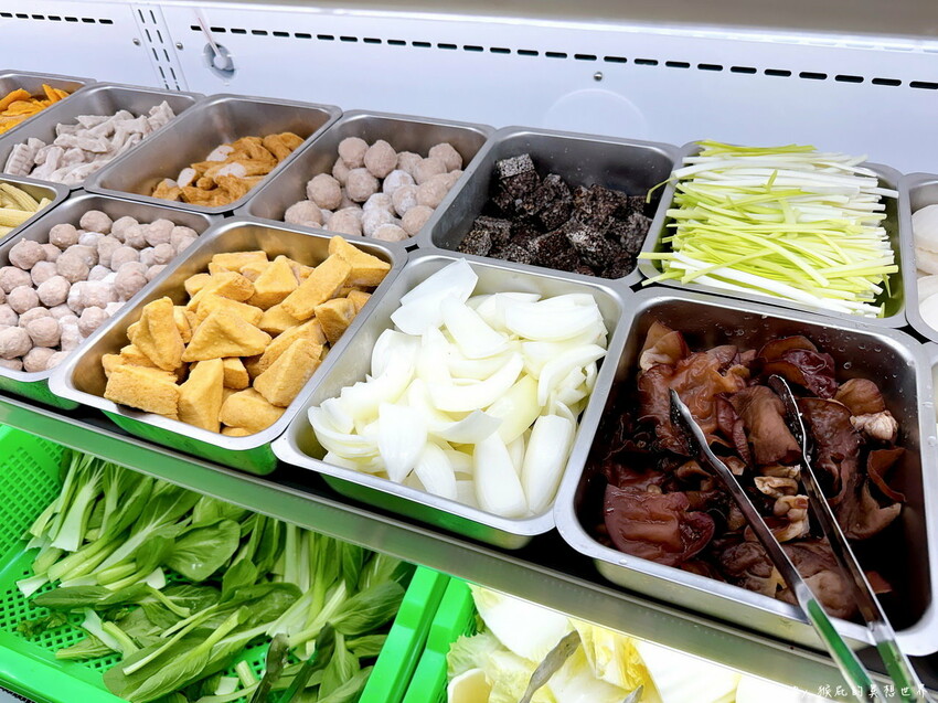 台中羊肉爐吃到飽，當月壽星只要500元，超過60種食材隨你吃，羊肋排、羊大骨、羊腳筋超驚艷