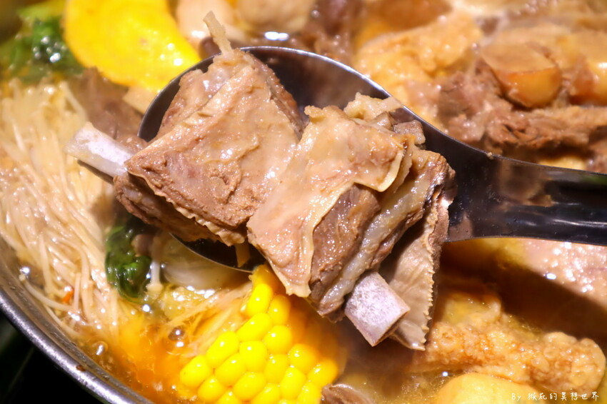 台中羊肉爐吃到飽，當月壽星只要500元，超過60種食材隨你吃，羊肋排、羊大骨、羊腳筋超驚艷