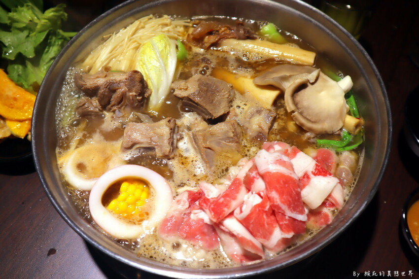 台中羊肉爐吃到飽，當月壽星只要500元，超過60種食材隨你吃，羊肋排、羊大骨、羊腳筋超驚艷