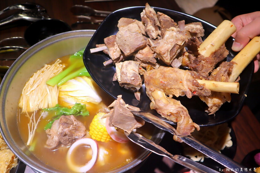 台中羊肉爐吃到飽，當月壽星只要500元，超過60種食材隨你吃，羊肋排、羊大骨、羊腳筋超驚艷