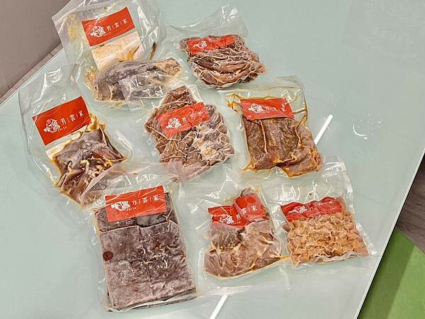 ＋（左營美食）芳雲齊魯家牛肉麵～吮指回味眷村美味！ 精燉牛三