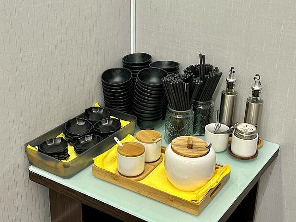 ＋（左營美食）芳雲齊魯家牛肉麵～吮指回味眷村美味！ 精燉牛三