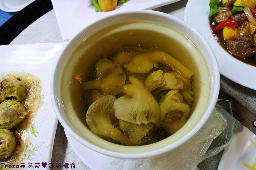 楠西景點│沁涼芒果冰咖啡「行動城堡二館－幸福芒果冰」豐盛水果餐「果農之家」國宴果乾伴手禮「玉井之門」