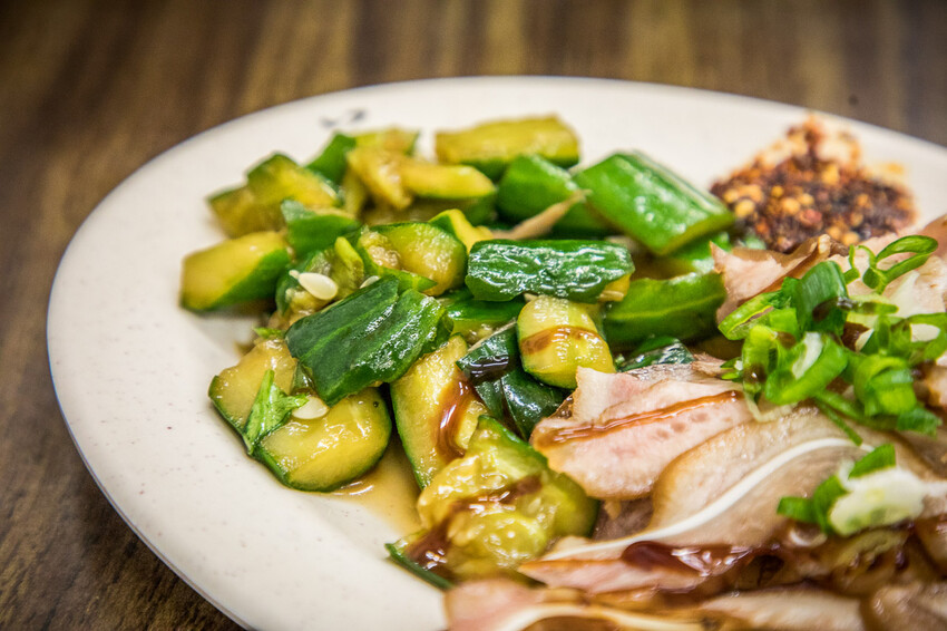 宜蘭縣羅東鎮羅東帝爺廟口喥咕麵｜據說排隊會等到打磕睡的乾拌麵，餛飩魚丸湯必點！