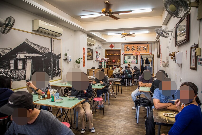 宜蘭縣羅東鎮羅東帝爺廟口喥咕麵｜據說排隊會等到打磕睡的乾拌麵，餛飩魚丸湯必點！