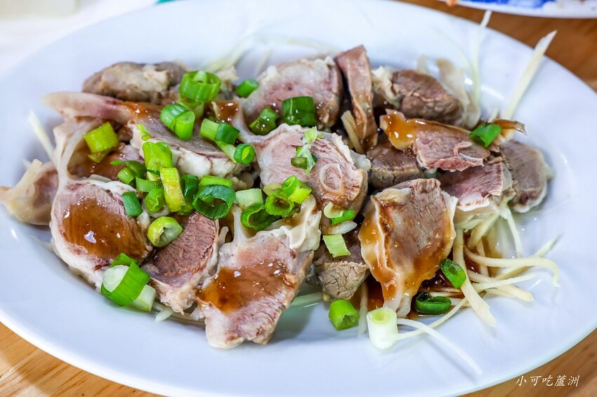 請筆記，超好吃又好看的雞腿飯只要100元超推薦！手工餛飩也很強～