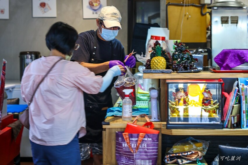 請筆記，超好吃又好看的雞腿飯只要100元超推薦！手工餛飩也很強～