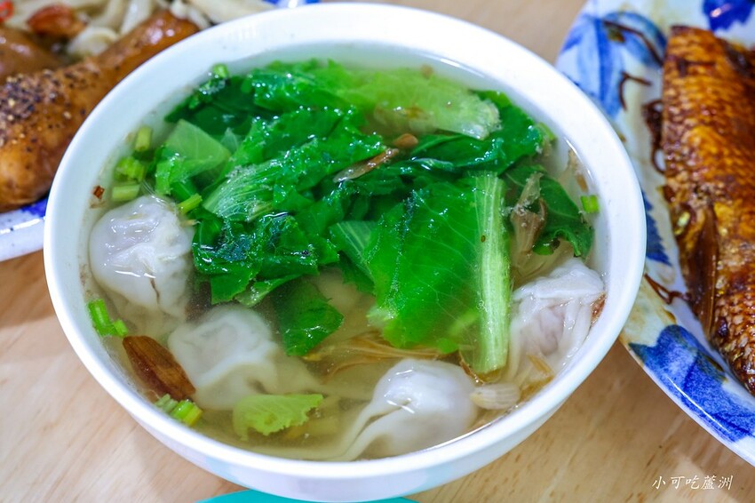 請筆記，超好吃又好看的雞腿飯只要100元超推薦！手工餛飩也很強～