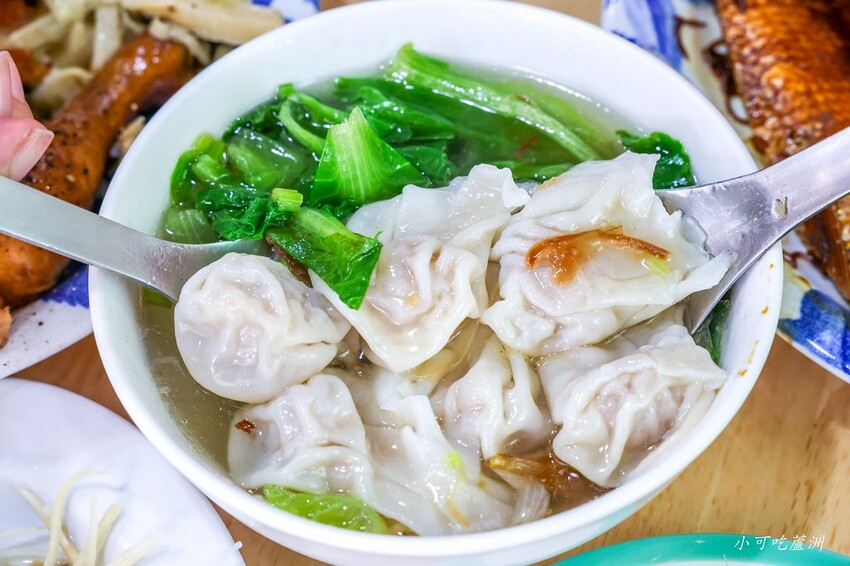 請筆記，超好吃又好看的雞腿飯只要100元超推薦！手工餛飩也很強～