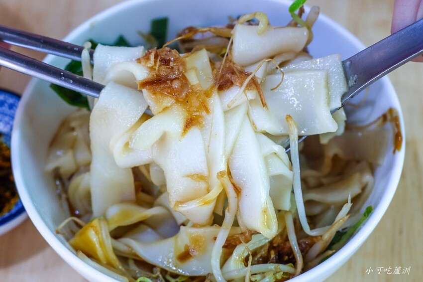 請筆記，超好吃又好看的雞腿飯只要100元超推薦！手工餛飩也很強～