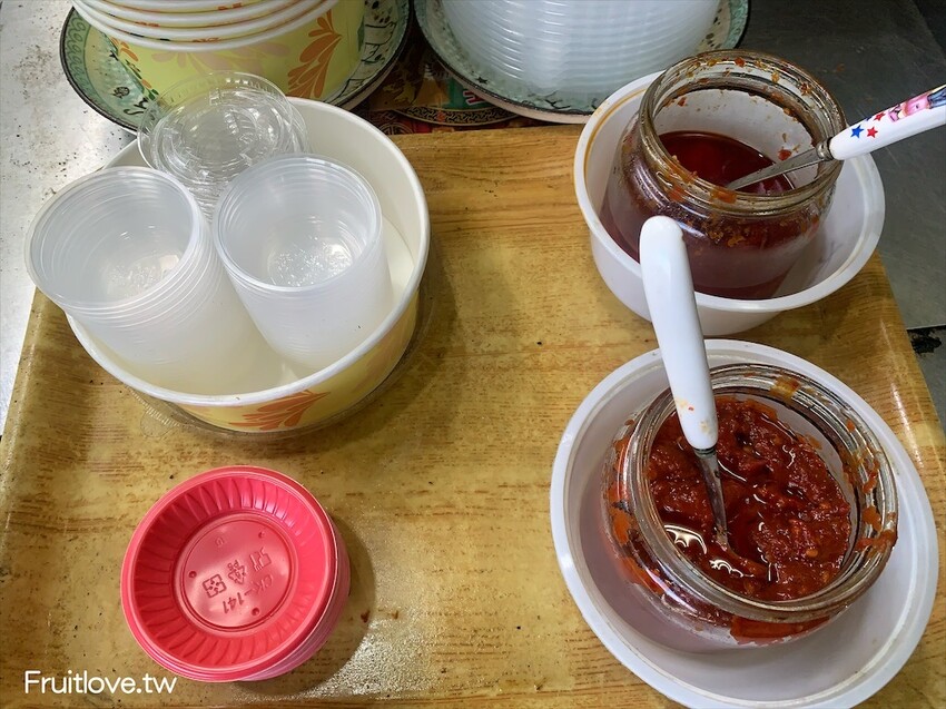 阿華臭豆腐⟩南投草屯美食小吃，香酥鮮嫩的臭豆腐，除了傳統還有創意口味可以選擇 @果果愛Fruitlove