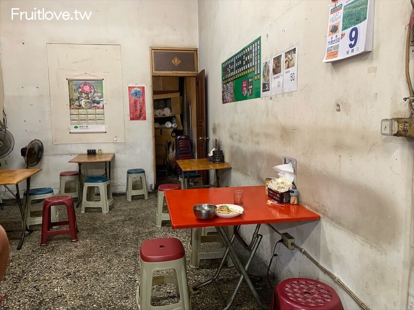 阿華臭豆腐⟩南投草屯美食小吃，香酥鮮嫩的臭豆腐，除了傳統還有創意口味可以選擇 @果果愛Fruitlove