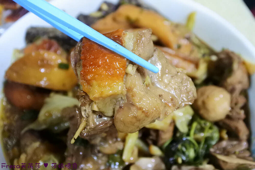 嘉義市東區嘉義烤鴨【蔡氏鴨庒】蘭潭附近美食「一鴨三吃」片鴨醬炒＋薑母鴨！秋冬溫補滿料又暖心│限定外帶│東區美食