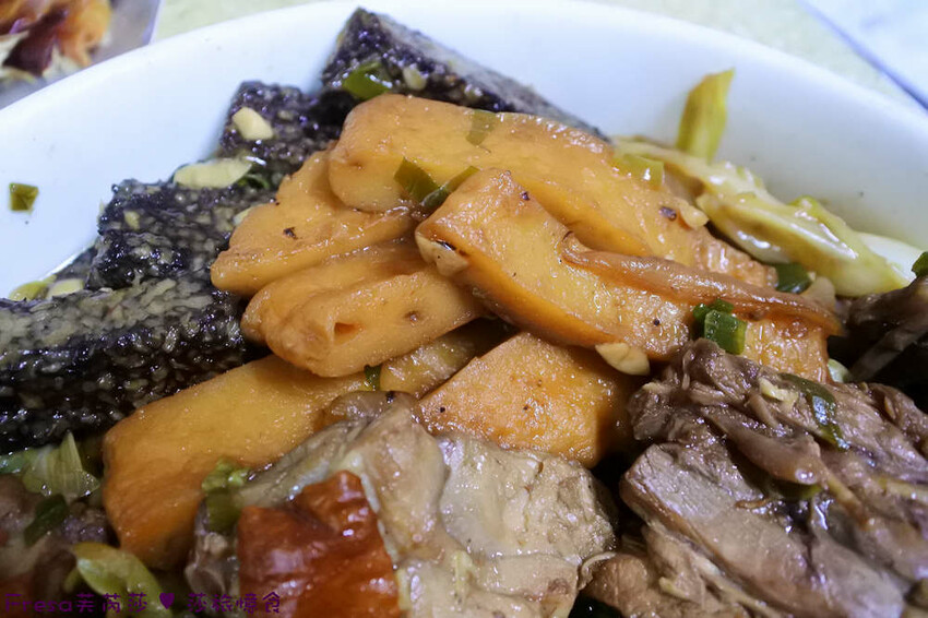 嘉義市東區嘉義烤鴨【蔡氏鴨庒】蘭潭附近美食「一鴨三吃」片鴨醬炒＋薑母鴨！秋冬溫補滿料又暖心│限定外帶│東區美食