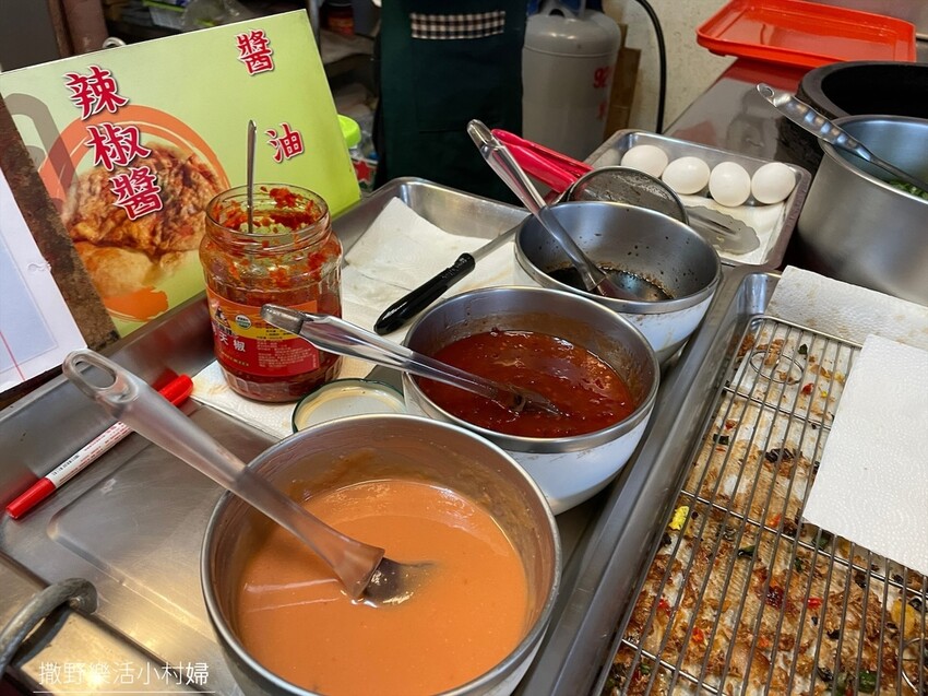 礁溪龍潭美食》新鮮蔥花灑滿滿【日香炸彈蔥油餅】招待免費紅茶喝