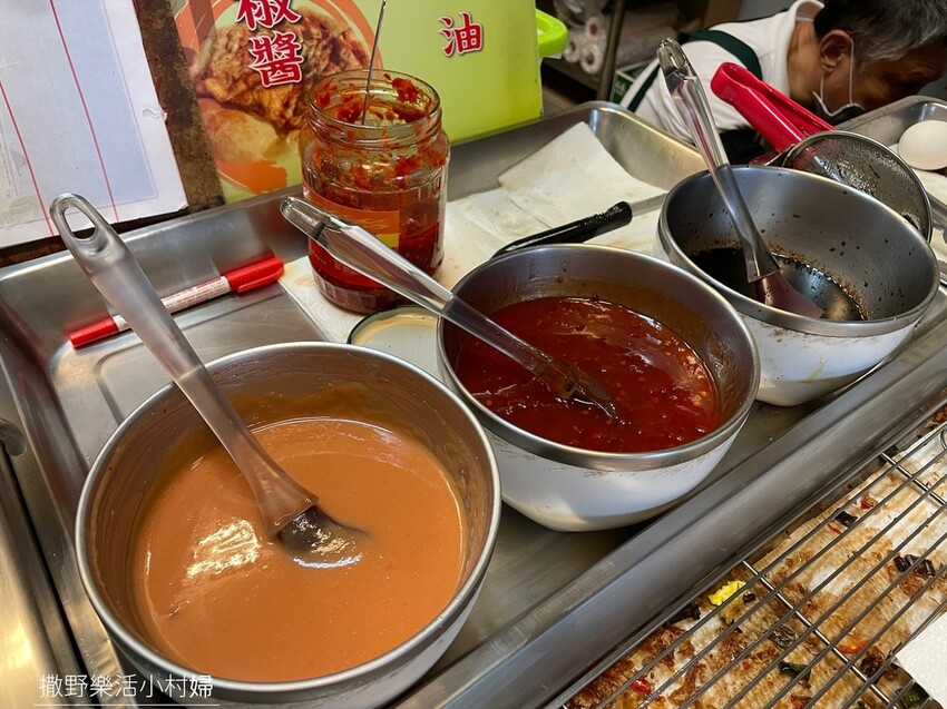 礁溪龍潭美食》新鮮蔥花灑滿滿【日香炸彈蔥油餅】招待免費紅茶喝