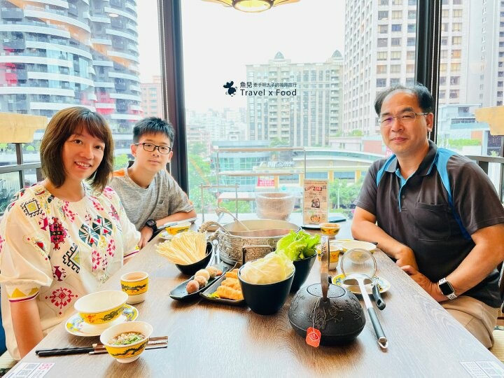 皇上吉祥！主打麻辣鍋養生鍋，湯頭濃郁鮮甜，食材具水準，附兒童遊戲室 ─ 問鼎宮廷火鍋（桃園藝文店） @魚兒 x 牽手明太子的「視」界旅行