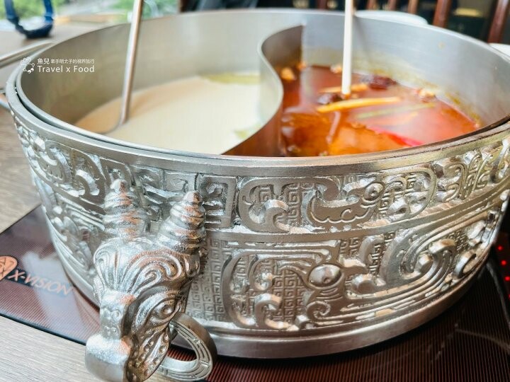 皇上吉祥！主打麻辣鍋養生鍋，湯頭濃郁鮮甜，食材具水準，附兒童遊戲室 ─ 問鼎宮廷火鍋（桃園藝文店） @魚兒 x 牽手明太子的「視」界旅行