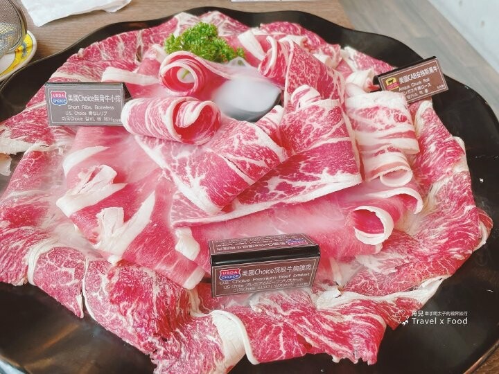 皇上吉祥！主打麻辣鍋養生鍋，湯頭濃郁鮮甜，食材具水準，附兒童遊戲室 ─ 問鼎宮廷火鍋（桃園藝文店） @魚兒 x 牽手明太子的「視」界旅行