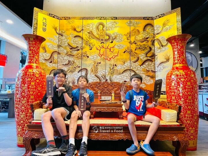 皇上吉祥！主打麻辣鍋養生鍋，湯頭濃郁鮮甜，食材具水準，附兒童遊戲室 ─ 問鼎宮廷火鍋（桃園藝文店） @魚兒 x 牽手明太子的「視」界旅行