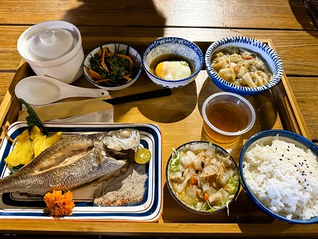 2025在地海味與文青風格的交會,二漁咖啡-鮮魚定食、中興文 2025在地海味與文青風格的交會,二漁咖啡-鮮魚定食、中興文