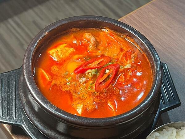 (安平美食)庫霸豬肉湯飯~台南最好吃韓國料理推薦!鮮甜道地豬