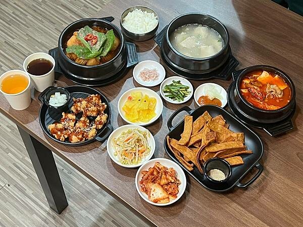 (安平美食)庫霸豬肉湯飯~台南最好吃韓國料理推薦!鮮甜道地豬