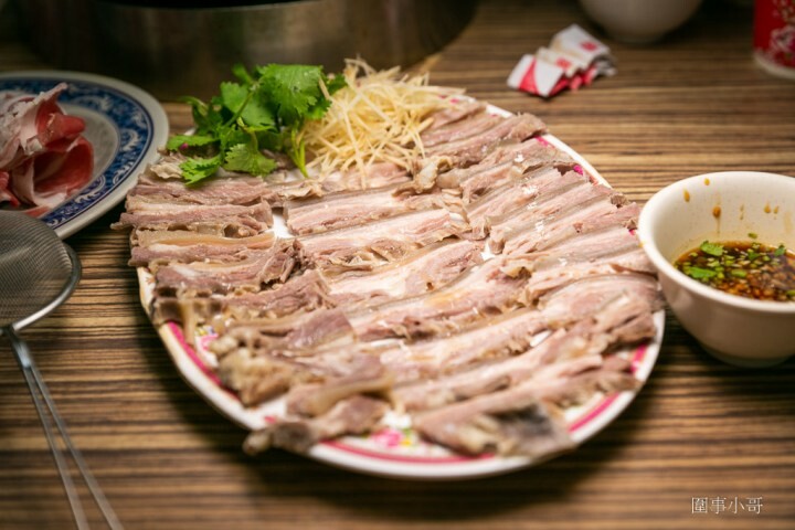 中壢清燉羊肉爐大推薦!這家廣興羊肉爐圍事超愛啊~下午四點半開賣還沒六點都停止外帶了,因為羊肉不夠了啦~ @圍事小哥的幸福相框