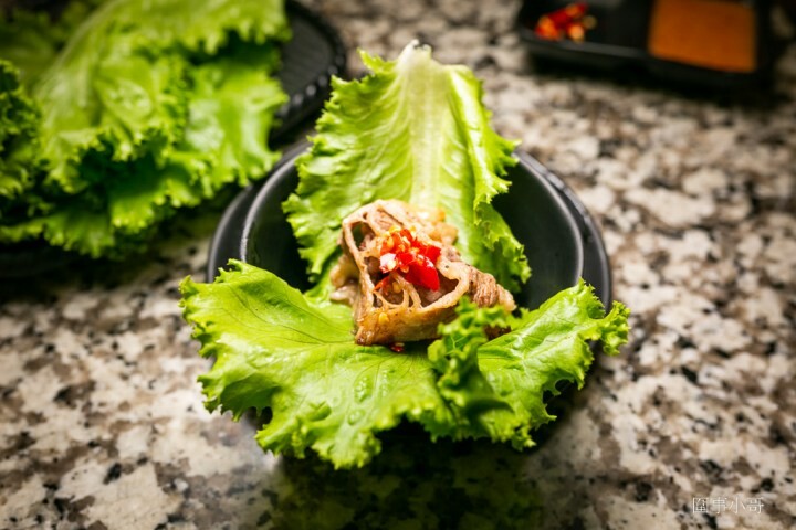 Oh Yaki 日式精緻炭火燒肉，桃園中壢燒肉吃到飽-家人朋友聚餐的好選擇！699以上套餐再加77元就可以啤酒跟沙瓦暢飲！請注意開車不喝酒喝酒不開車（邀約 @圍事小哥的幸福相框