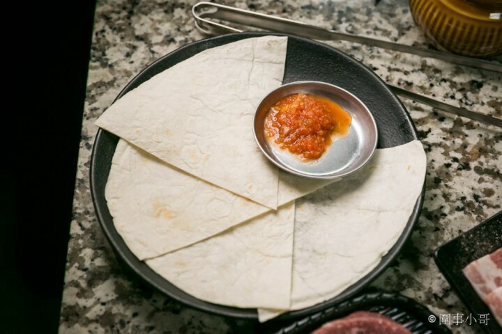 Oh Yaki 日式精緻炭火燒肉，桃園中壢燒肉吃到飽-家人朋友聚餐的好選擇！699以上套餐再加77元就可以啤酒跟沙瓦暢飲！請注意開車不喝酒喝酒不開車（邀約 @圍事小哥的幸福相框