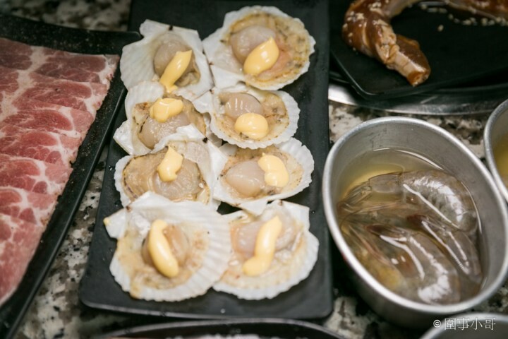 Oh Yaki 日式精緻炭火燒肉，桃園中壢燒肉吃到飽-家人朋友聚餐的好選擇！699以上套餐再加77元就可以啤酒跟沙瓦暢飲！請注意開車不喝酒喝酒不開車（邀約 @圍事小哥的幸福相框