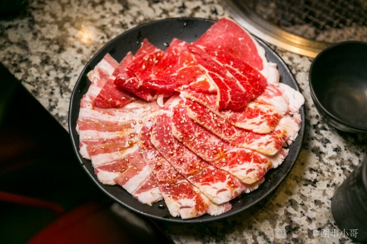 Oh Yaki 日式精緻炭火燒肉，桃園中壢燒肉吃到飽-家人朋友聚餐的好選擇！699以上套餐再加77元就可以啤酒跟沙瓦暢飲！請注意開車不喝酒喝酒不開車（邀約 @圍事小哥的幸福相框