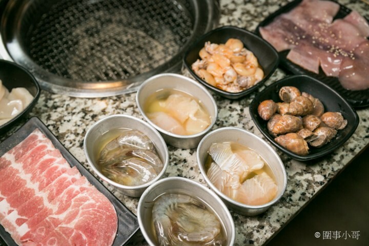 Oh Yaki 日式精緻炭火燒肉，桃園中壢燒肉吃到飽-家人朋友聚餐的好選擇！699以上套餐再加77元就可以啤酒跟沙瓦暢飲！請注意開車不喝酒喝酒不開車（邀約 @圍事小哥的幸福相框