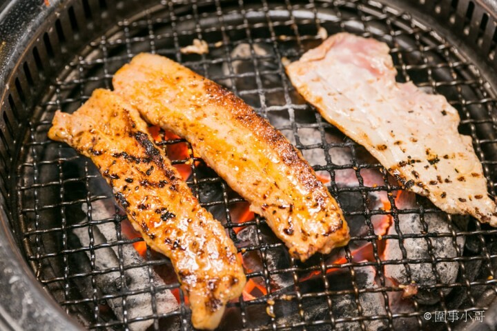 Oh Yaki 日式精緻炭火燒肉，桃園中壢燒肉吃到飽-家人朋友聚餐的好選擇！699以上套餐再加77元就可以啤酒跟沙瓦暢飲！請注意開車不喝酒喝酒不開車（邀約 @圍事小哥的幸福相框