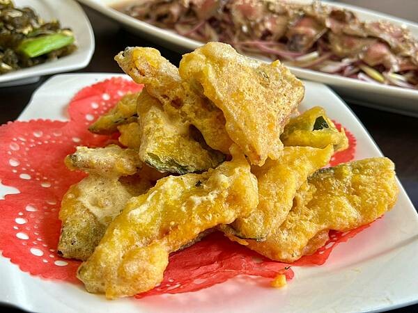 +(桃園熱炒)大龍城平價海鮮~無雷通通都好吃~豐盛桌菜只要5 +(桃園熱炒)大龍城平價海鮮~無雷通通都好吃~豐盛桌菜只要5