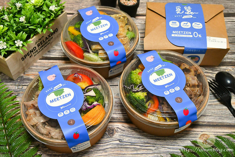 台中平價便當推薦,百元主食選擇多且可雙拼,配菜種類多超豐盛,覓蠶健康餐盒