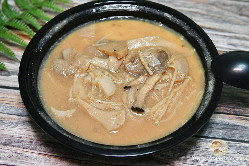 台中平價便當推薦,百元主食選擇多且可雙拼,配菜種類多超豐盛,覓蠶健康餐盒