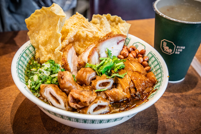 螺螄粉控必訪小螺波板橋店，份量大又美味，道地酸辣風味