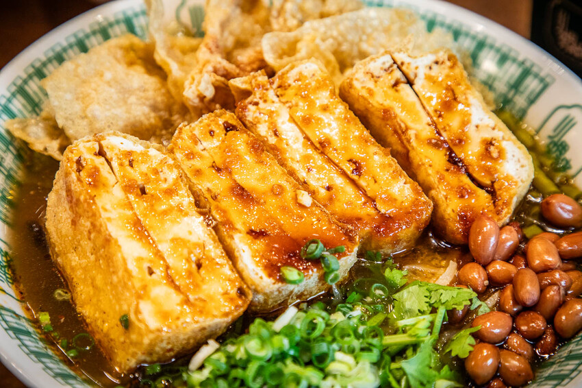 螺螄粉控必訪小螺波板橋店，份量大又美味，道地酸辣風味