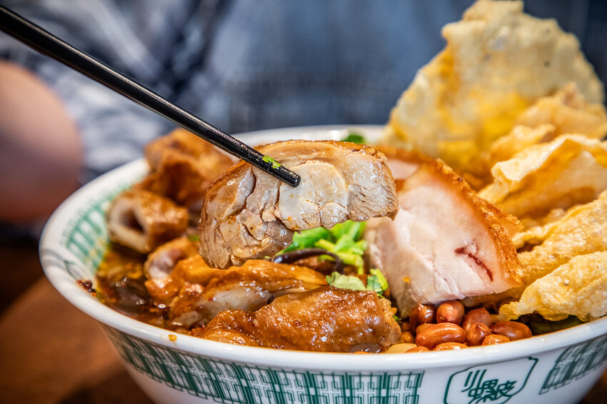 螺螄粉控必訪小螺波板橋店，份量大又美味，道地酸辣風味