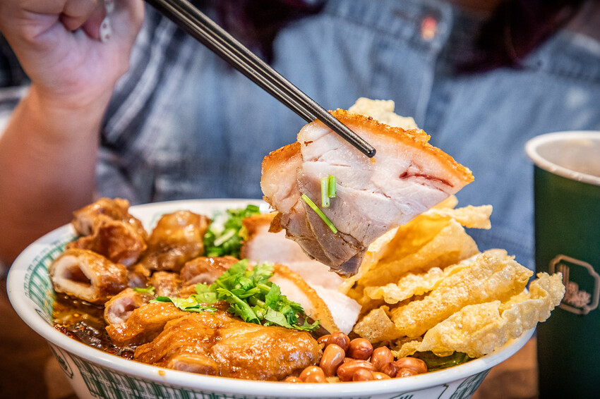 螺螄粉控必訪小螺波板橋店，份量大又美味，道地酸辣風味